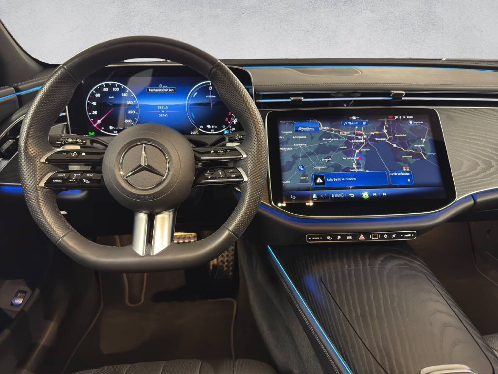 MERCEDES-BENZ E 300 de AMG Line 4Matic T-Modell-image-13
