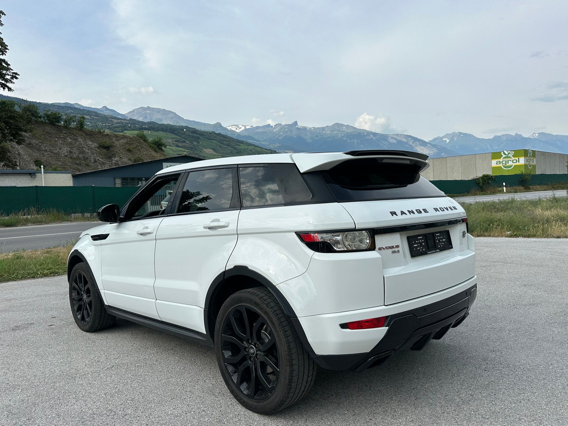 LAND ROVER Range Rover Evoque 2.0 Si4 Dynamic AT9-image-2