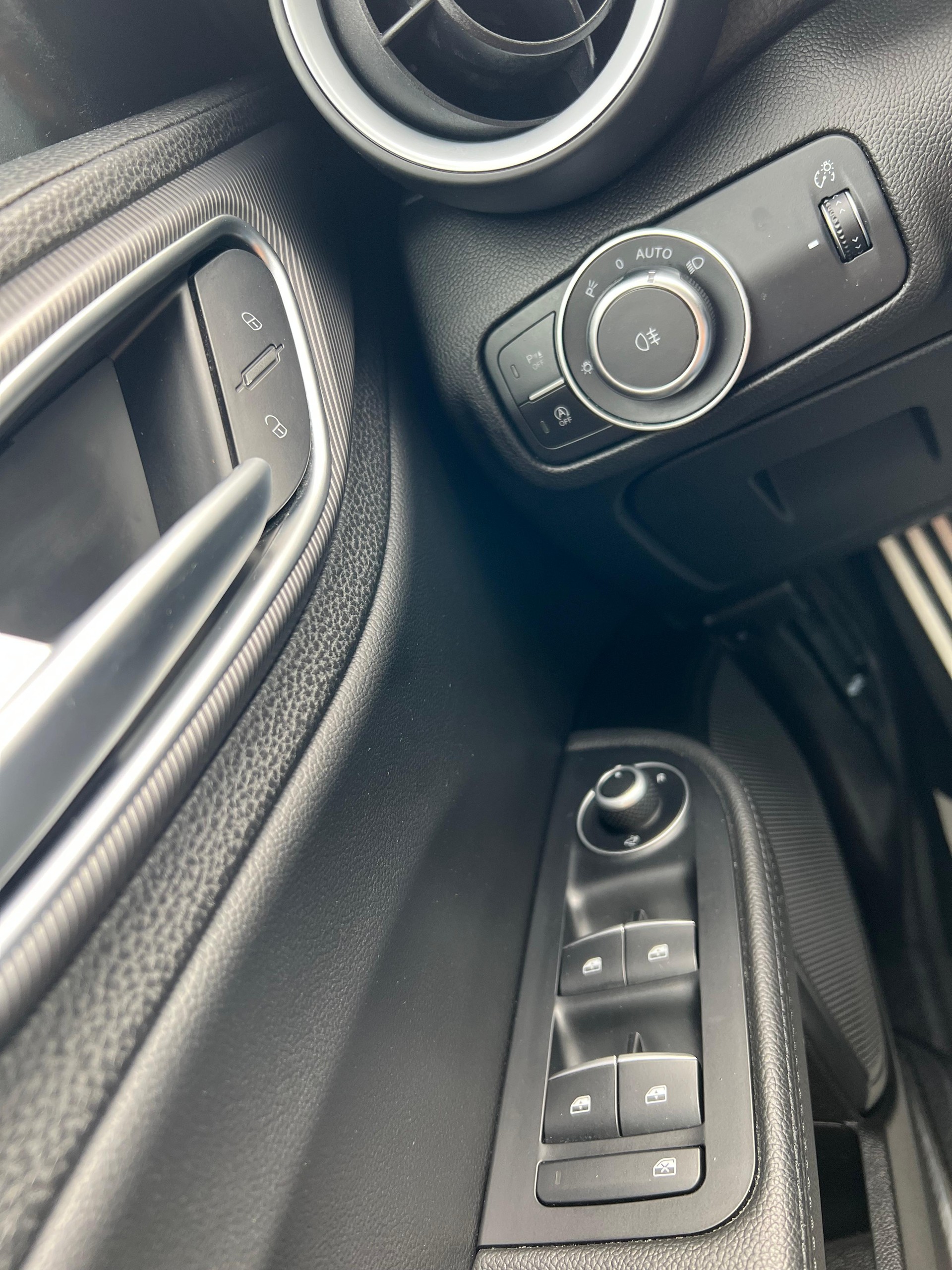 ALFA ROMEO Giulia 2.2 JTDM Super Automatic-image-10