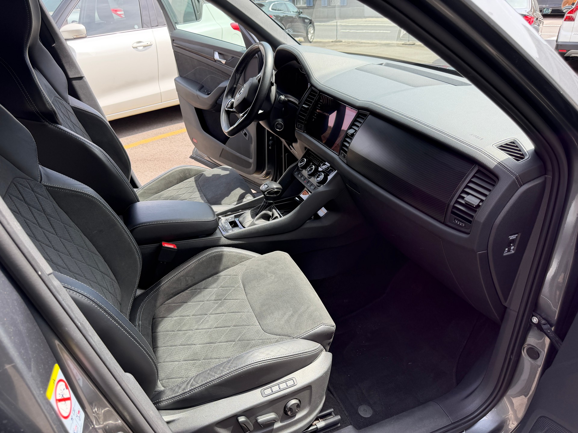 SKODA Kodiaq 2.0 TSI 4x4 SportLine-image-16