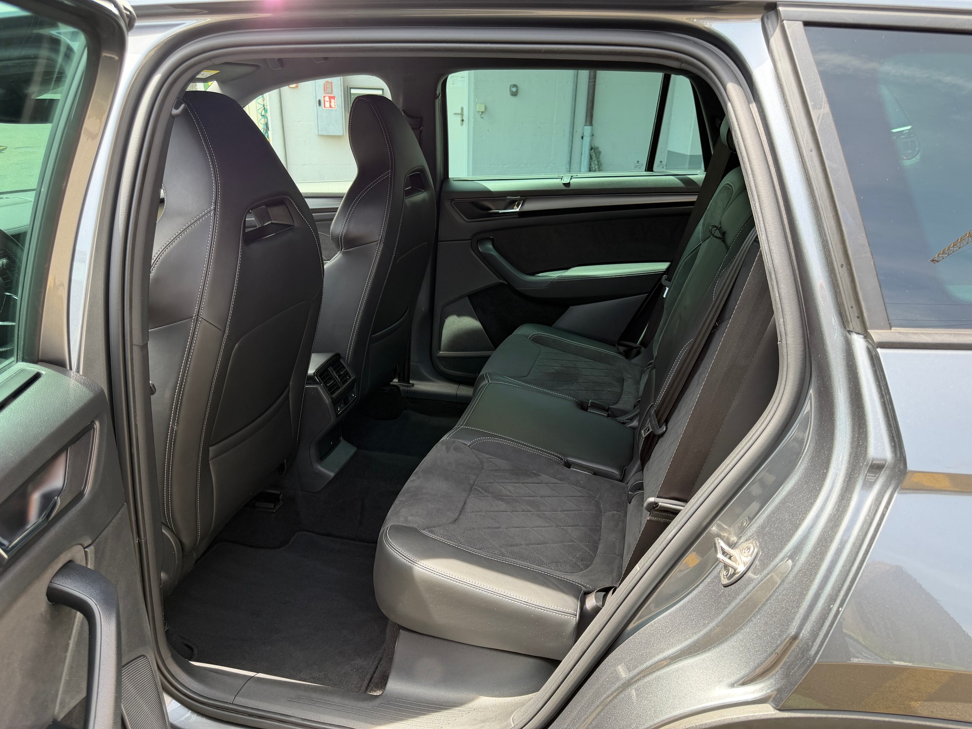 SKODA Kodiaq 2.0 TSI 4x4 SportLine-image-11