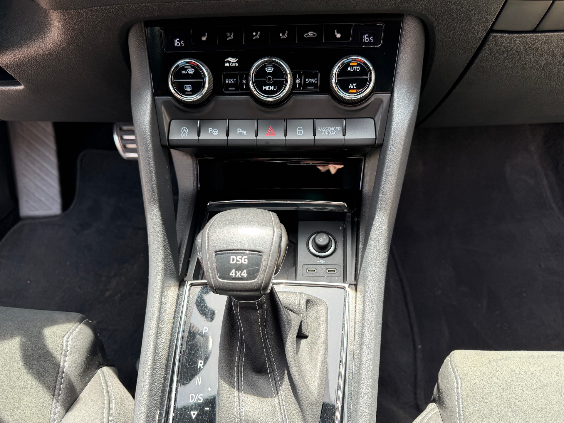 SKODA Kodiaq 2.0 TSI 4x4 SportLine-image-22