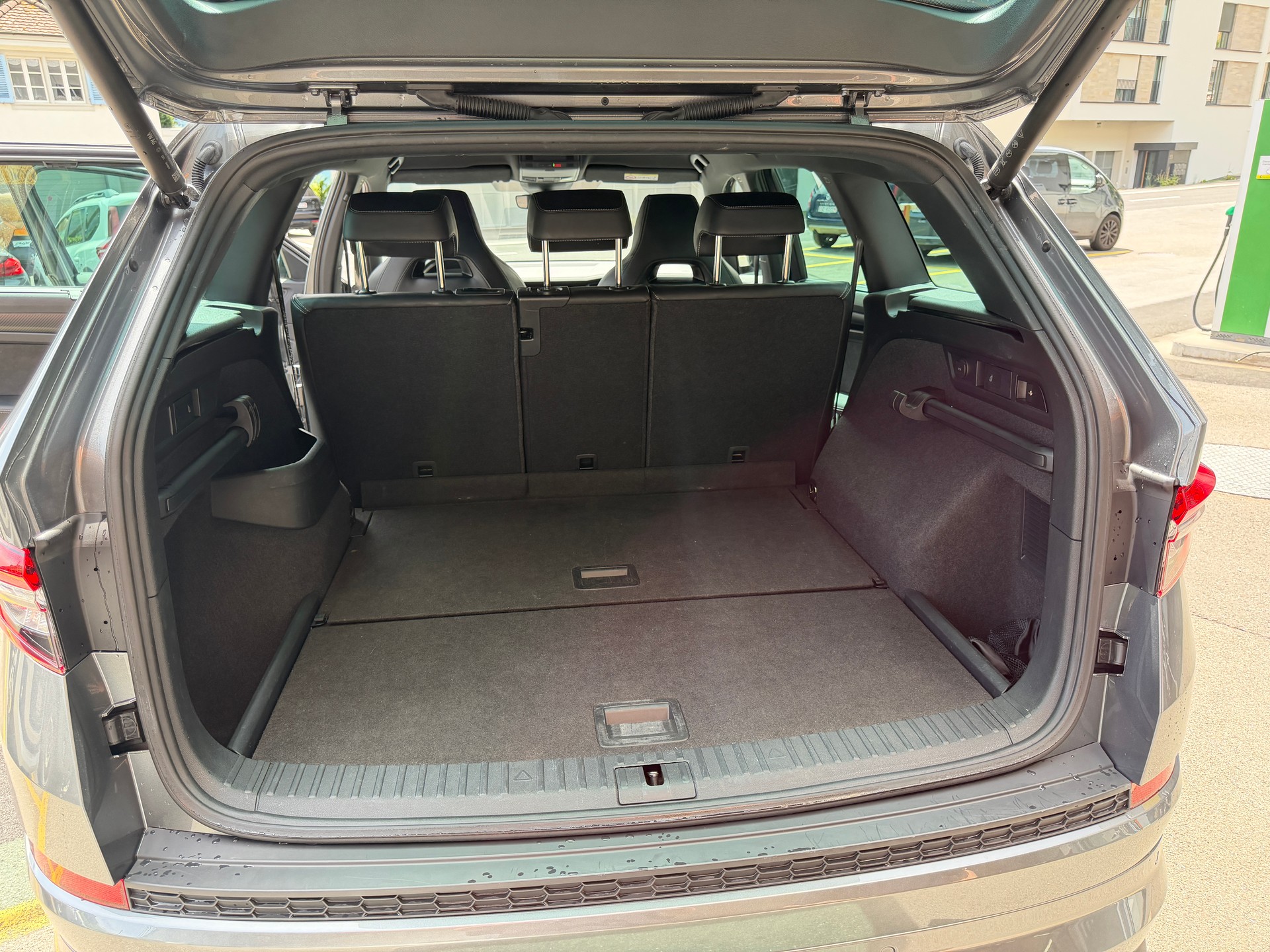 SKODA Kodiaq 2.0 TSI 4x4 SportLine-image-12