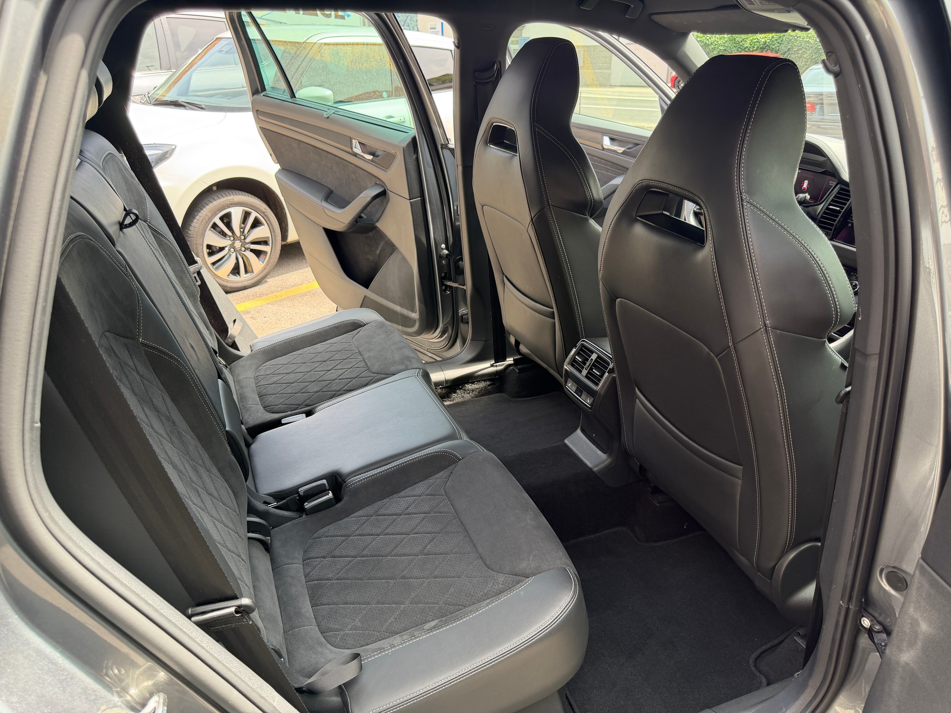 SKODA Kodiaq 2.0 TSI 4x4 SportLine-image-15