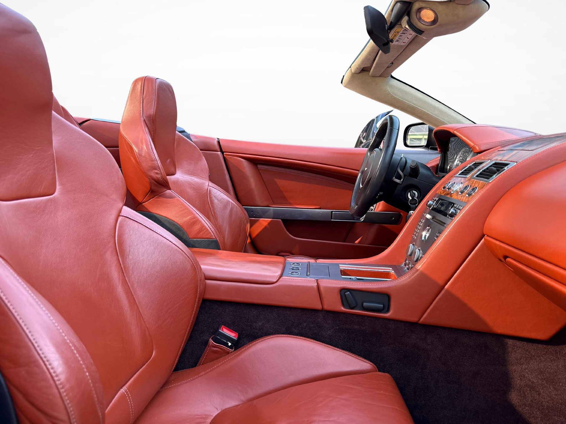 ASTON MARTIN DB9 Volante 5.9 V12-image-9