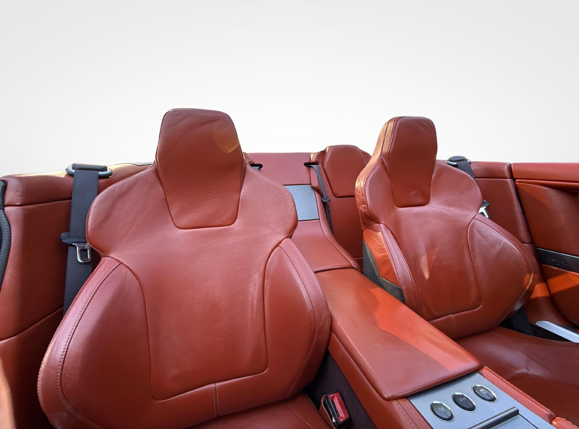 ASTON MARTIN DB9 Volante 5.9 V12-image-10