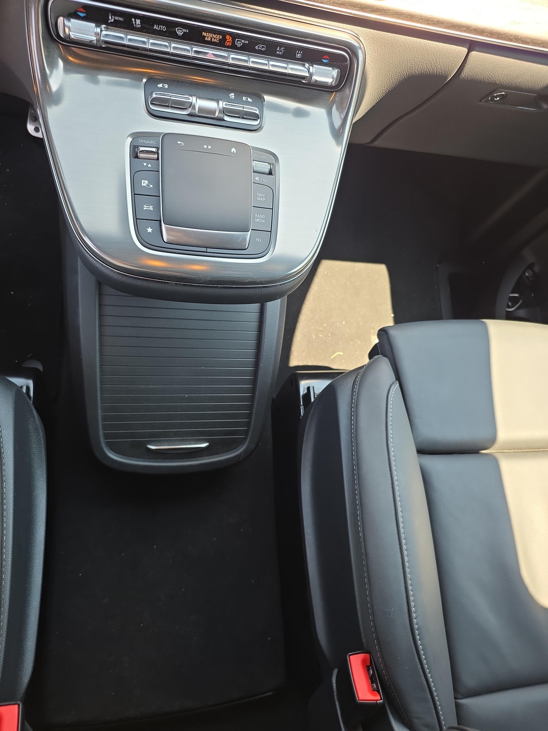 MERCEDES-BENZ V 300 d Exclusive lang Van-image-11