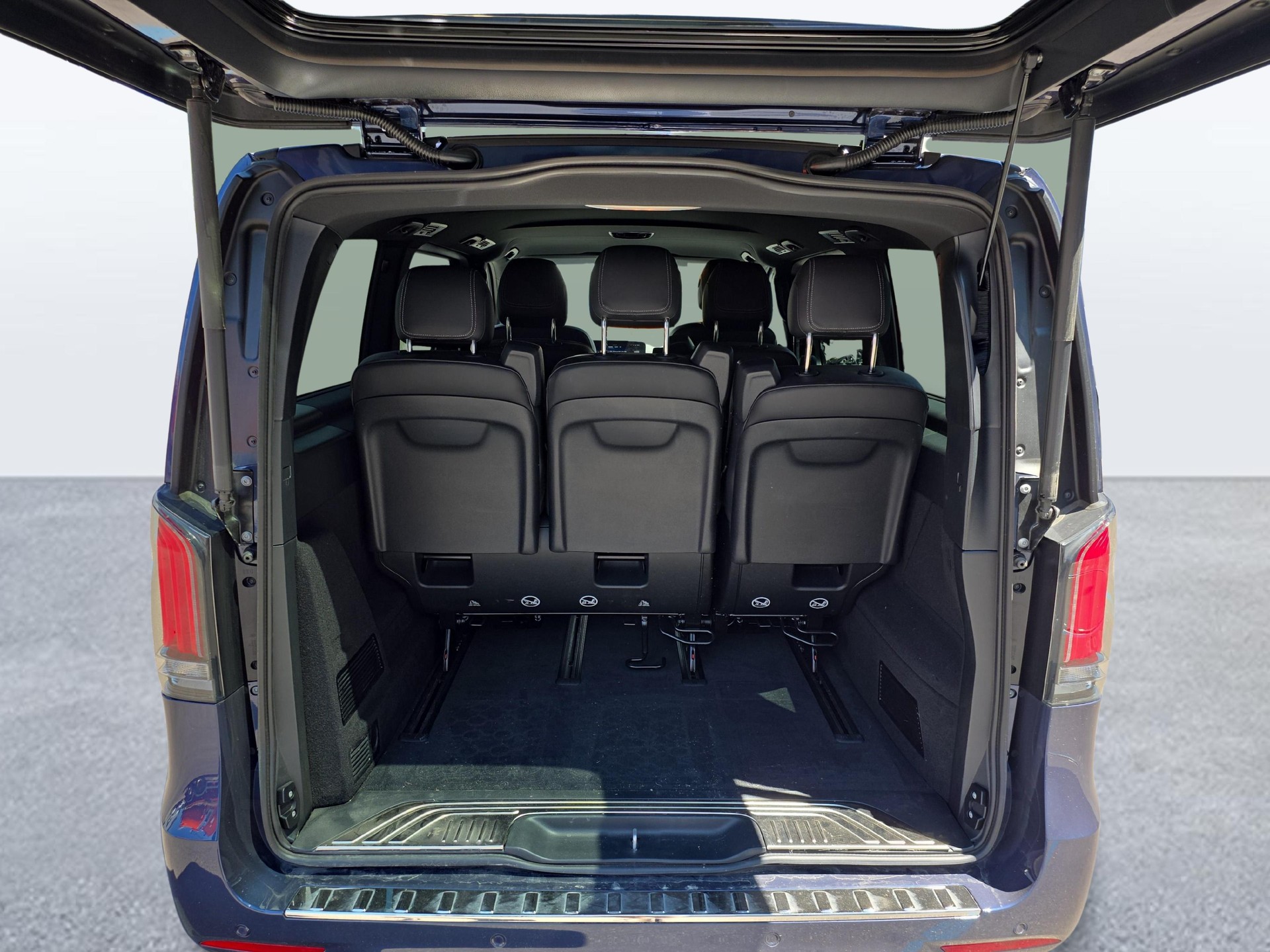 MERCEDES-BENZ V 300 d Exclusive lang Van-image-11