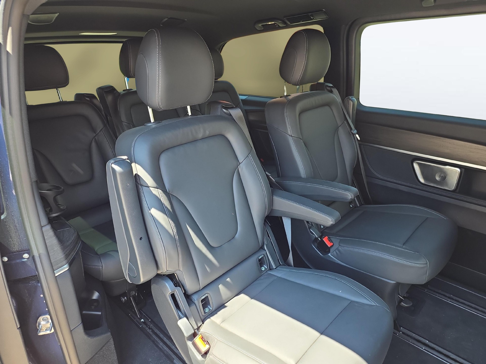 MERCEDES-BENZ V 300 d Exclusive lang Van-image-12