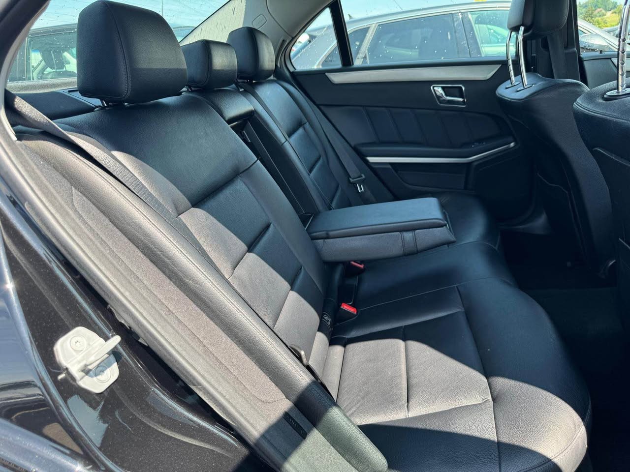 MERCEDES-BENZ E 350 CDI BlueEff. Avantgarde 4Matic 7G-Tronic-image-12