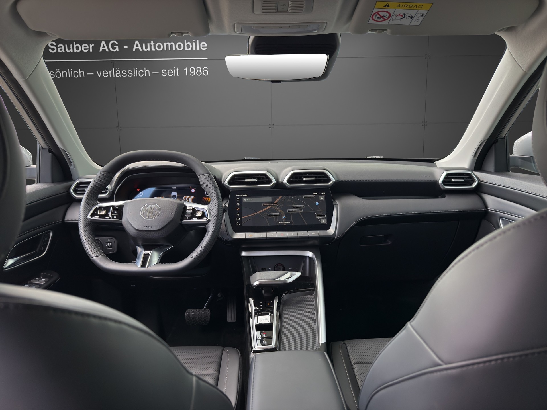 MG ZS 1.5 HEV Luxury-showroom-element-3