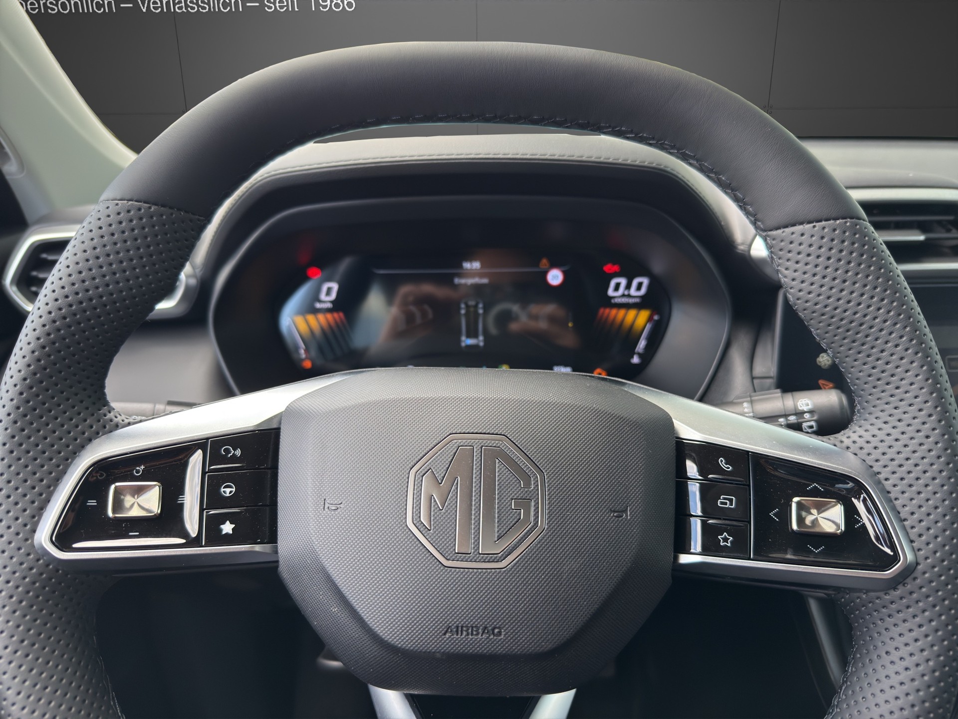 MG ZS 1.5 HEV Luxury-image-8