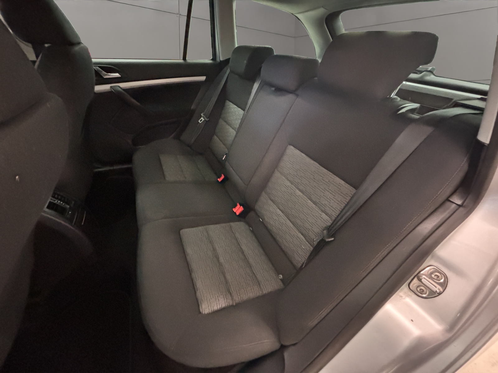 SKODA Octavia Combi 1.6 TDI Ambiente-image-12