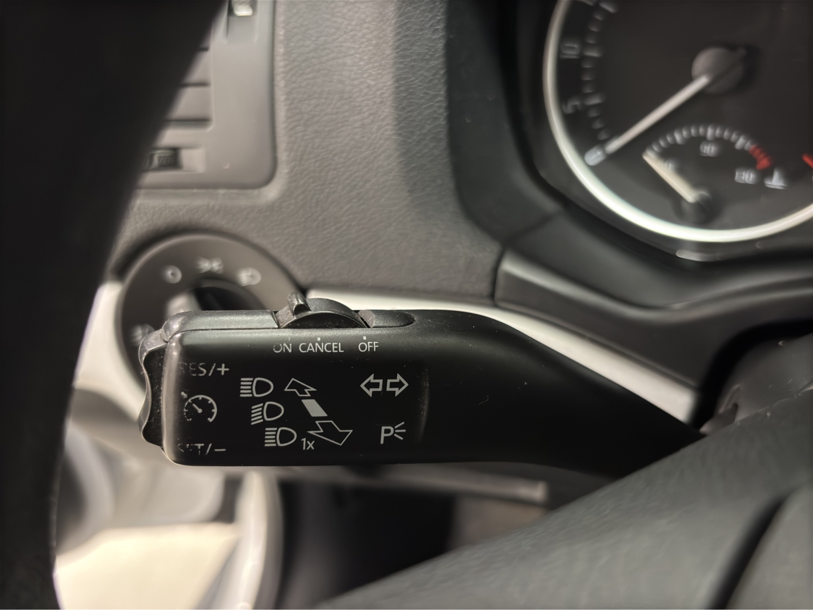 SKODA Octavia Combi 1.6 TDI Ambiente-image-21