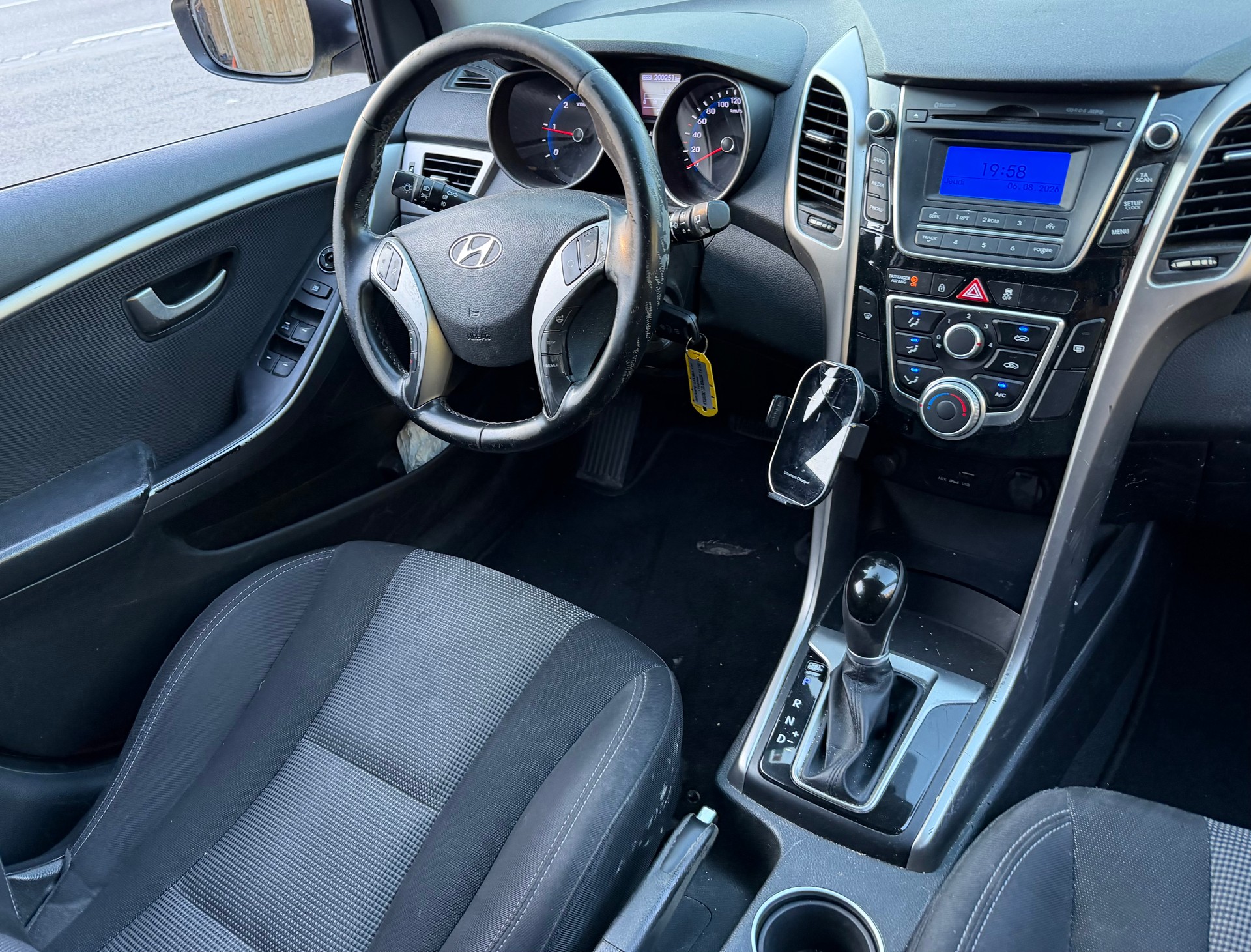 HYUNDAI i30 Wagon 1.6 CRDi Vertex Automatic DCT-image-6