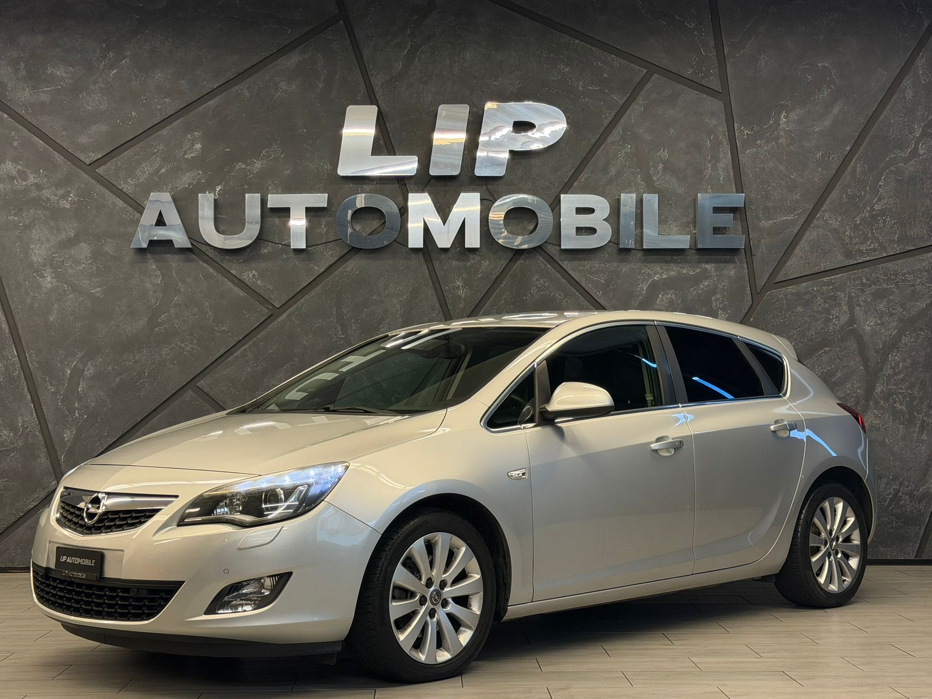 OPEL Astra 1.6i 16V Turbo Cosmo Automatic