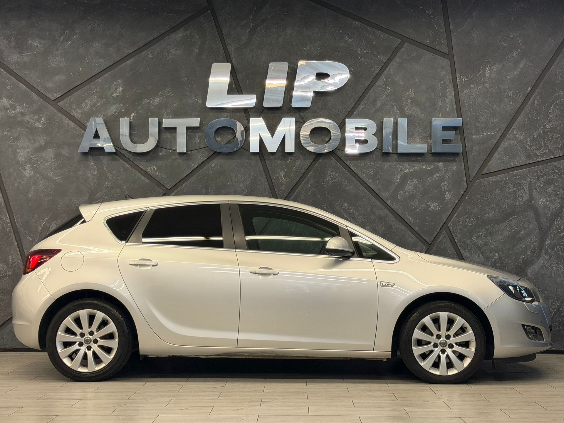 OPEL Astra 1.6i 16V Turbo Cosmo Automatic-showroom-element-3