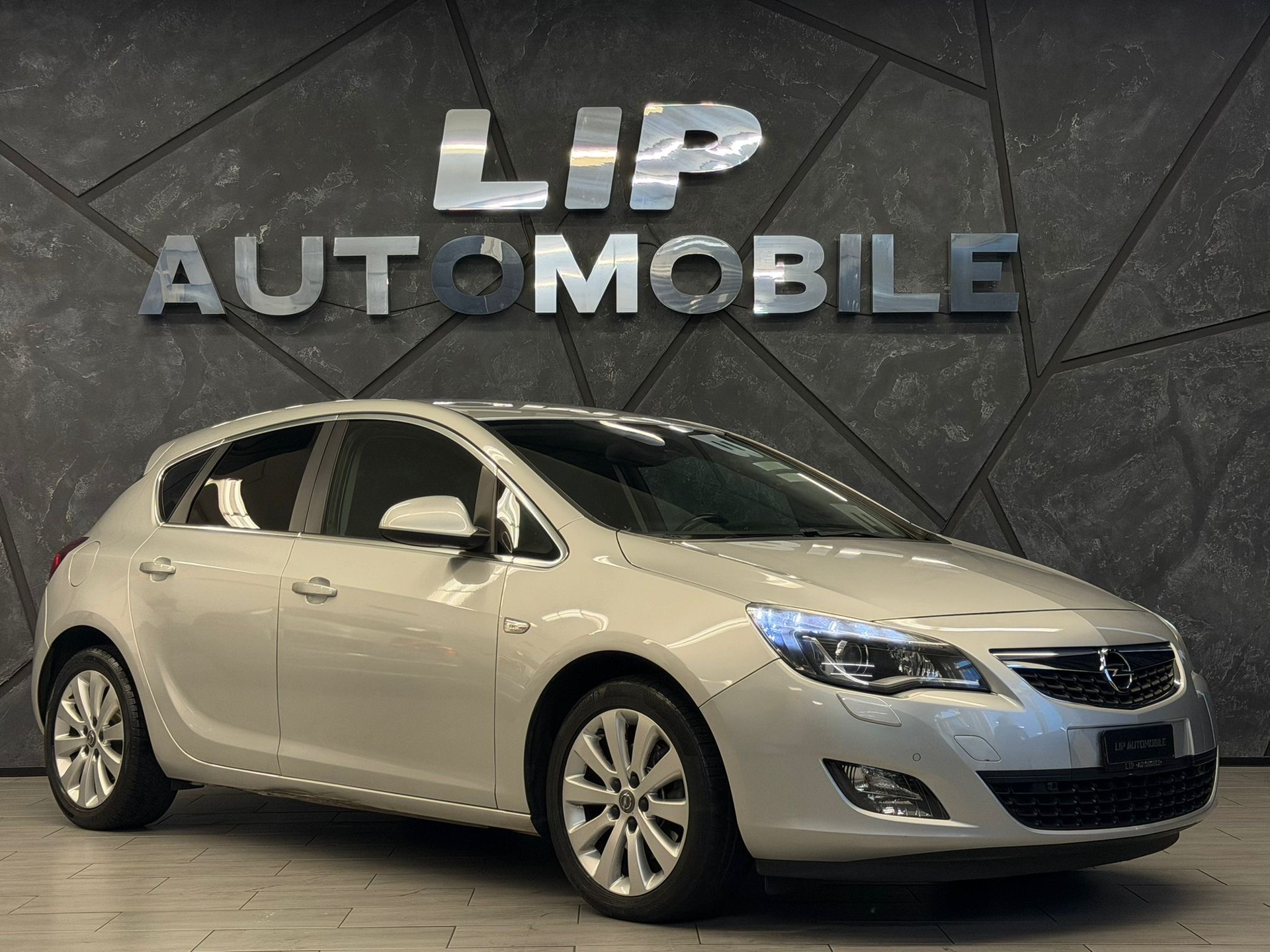 OPEL Astra 1.6i 16V Turbo Cosmo Automatic-showroom-element-2