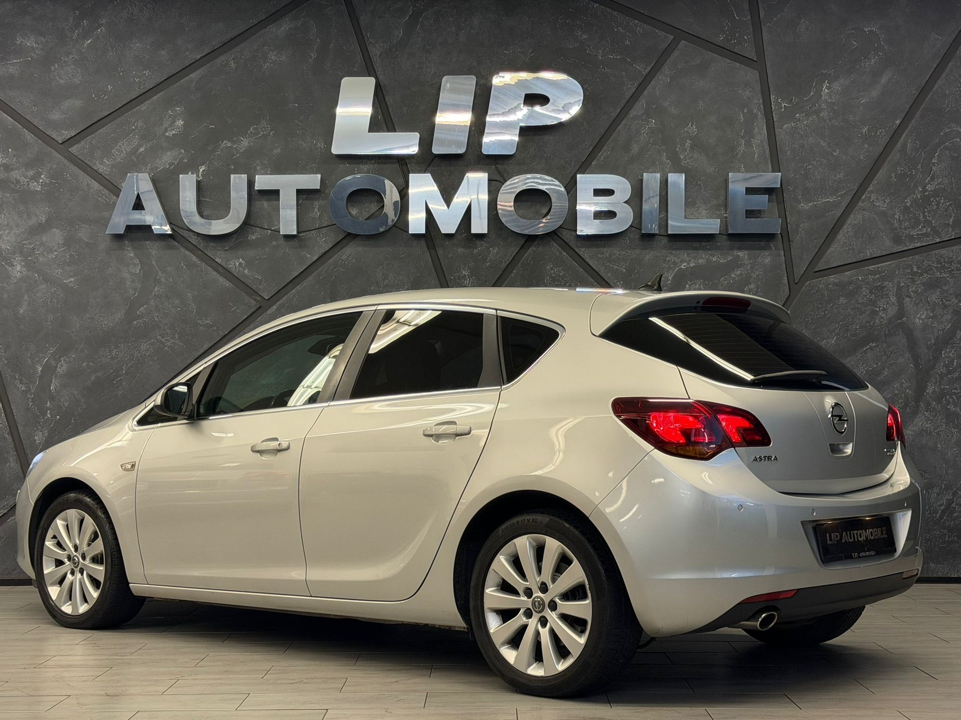 OPEL Astra 1.6i 16V Turbo Cosmo Automatic-image-7