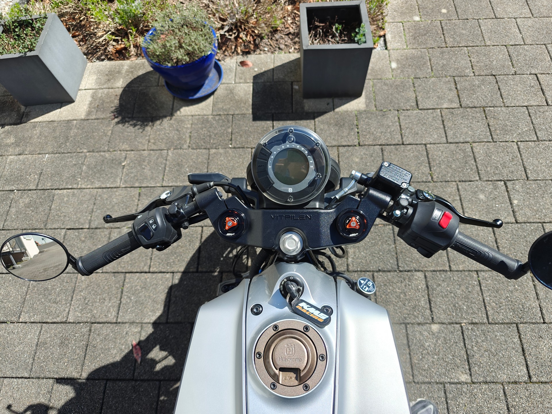 HUSQVARNA Vitpilen 401-image-1