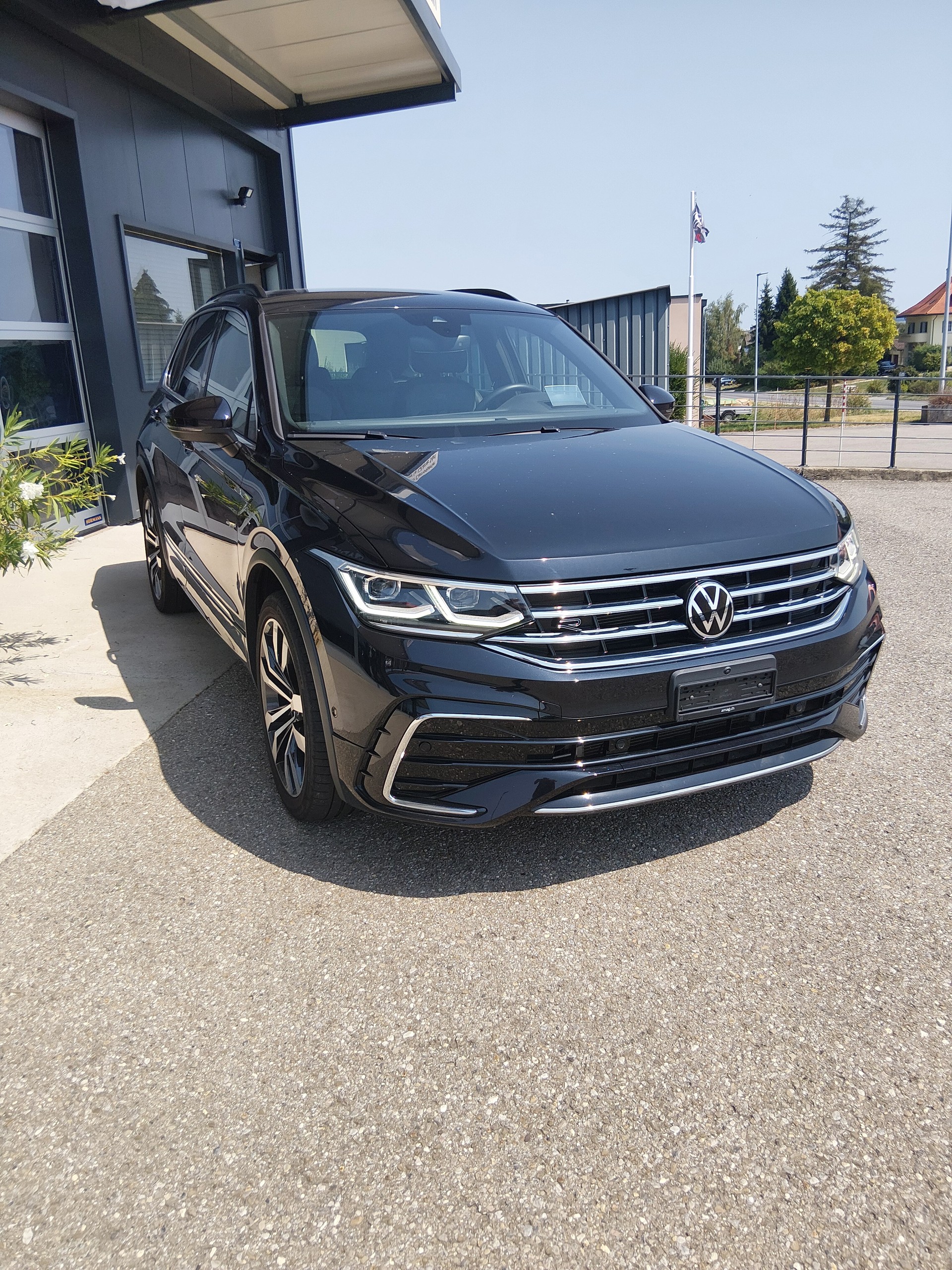 VW Tiguan 2.0 TDI SCR R-Line 4Motion DSG-image-4