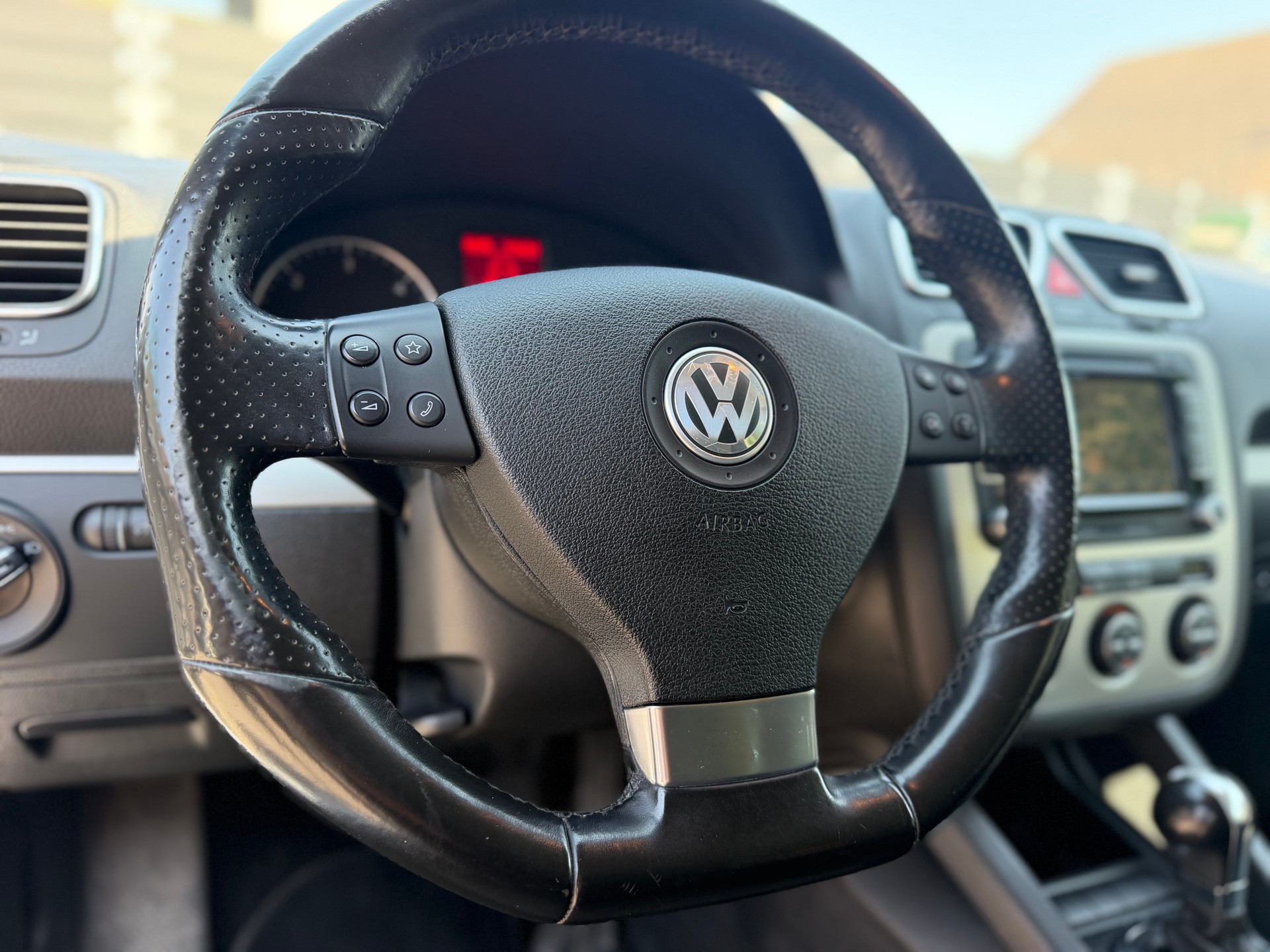 VW Scirocco 2.0 TDI DSG-image-7