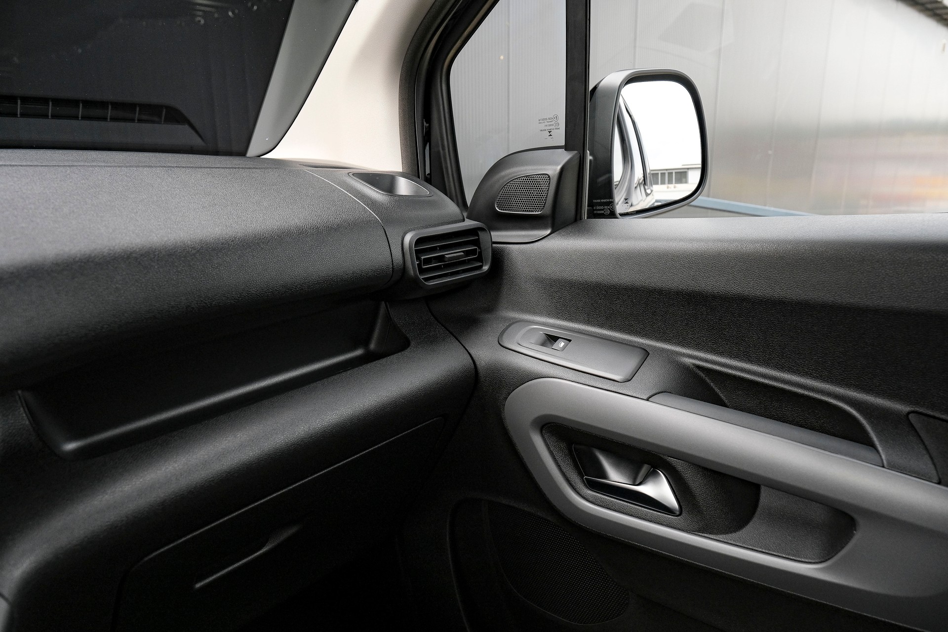 TOYOTA Proace City Verso 1.5 Trend L1 Medium Automatik-image-21