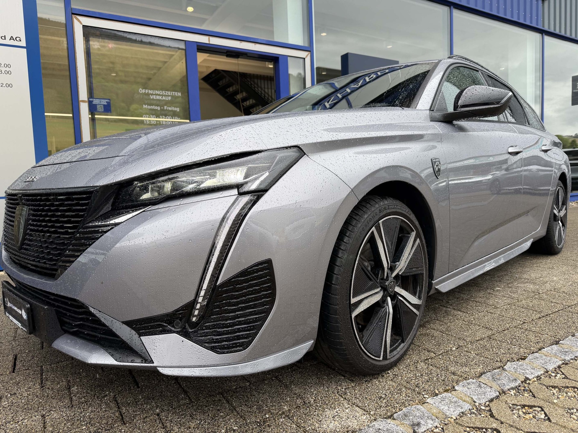 PEUGEOT 308 SW 1.2 Hybrid GT *5 Jahre Werksgarantie*-showroom-element-1