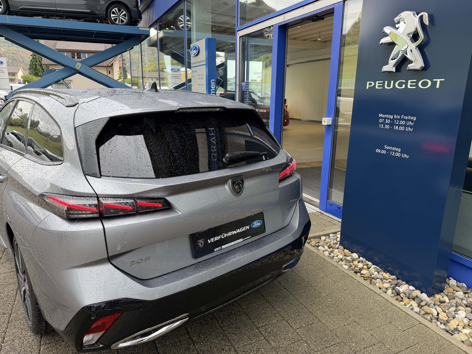 PEUGEOT 308 SW 1.2 Hybrid GT *5 Jahre Werksgarantie*-showroom-element-3