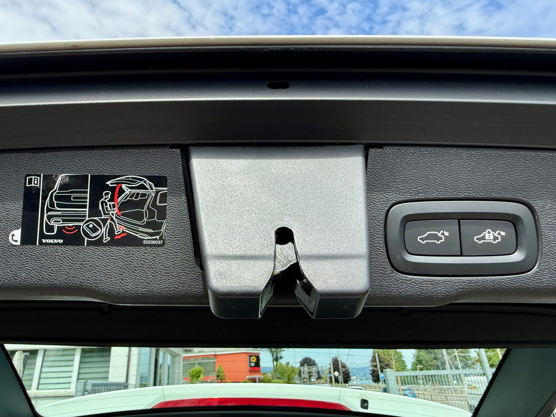 VOLVO XC60 B4 Diesel Mild Hybrid AWD Inscription Geartronic-image-12
