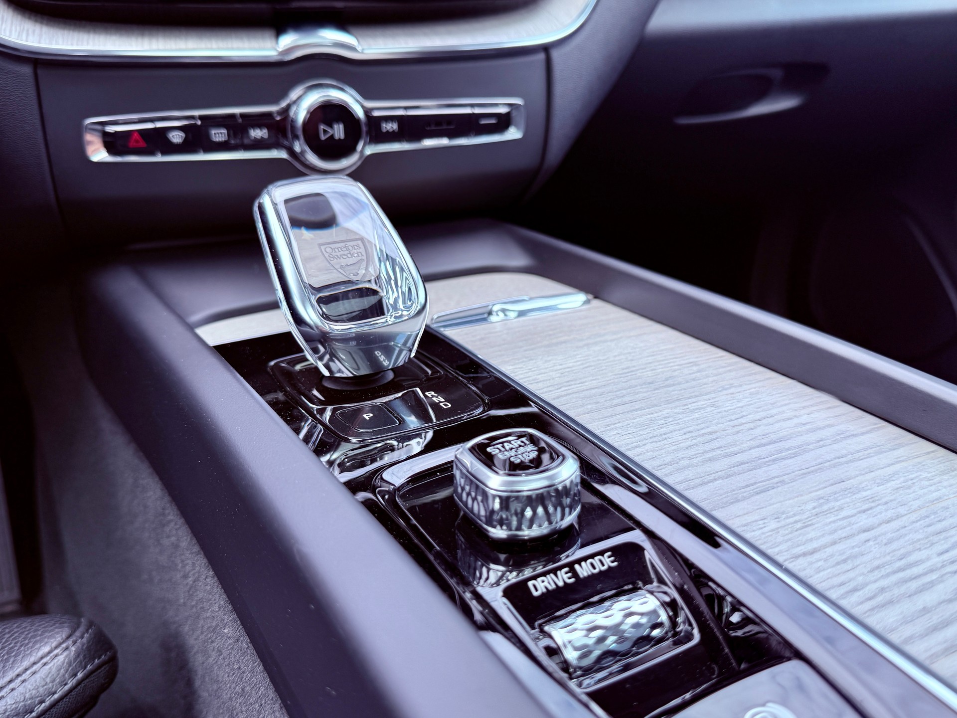 VOLVO XC60 B4 Diesel Mild Hybrid AWD Inscription Geartronic-image-19