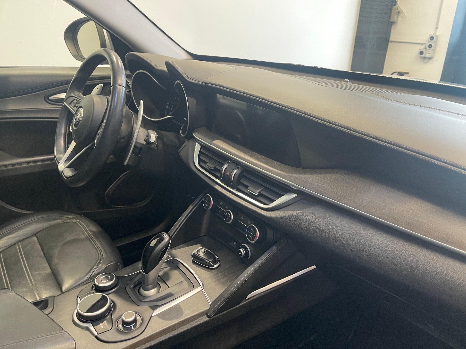 ALFA ROMEO Stelvio 2.0 Executive Q4 Automatic-image-13