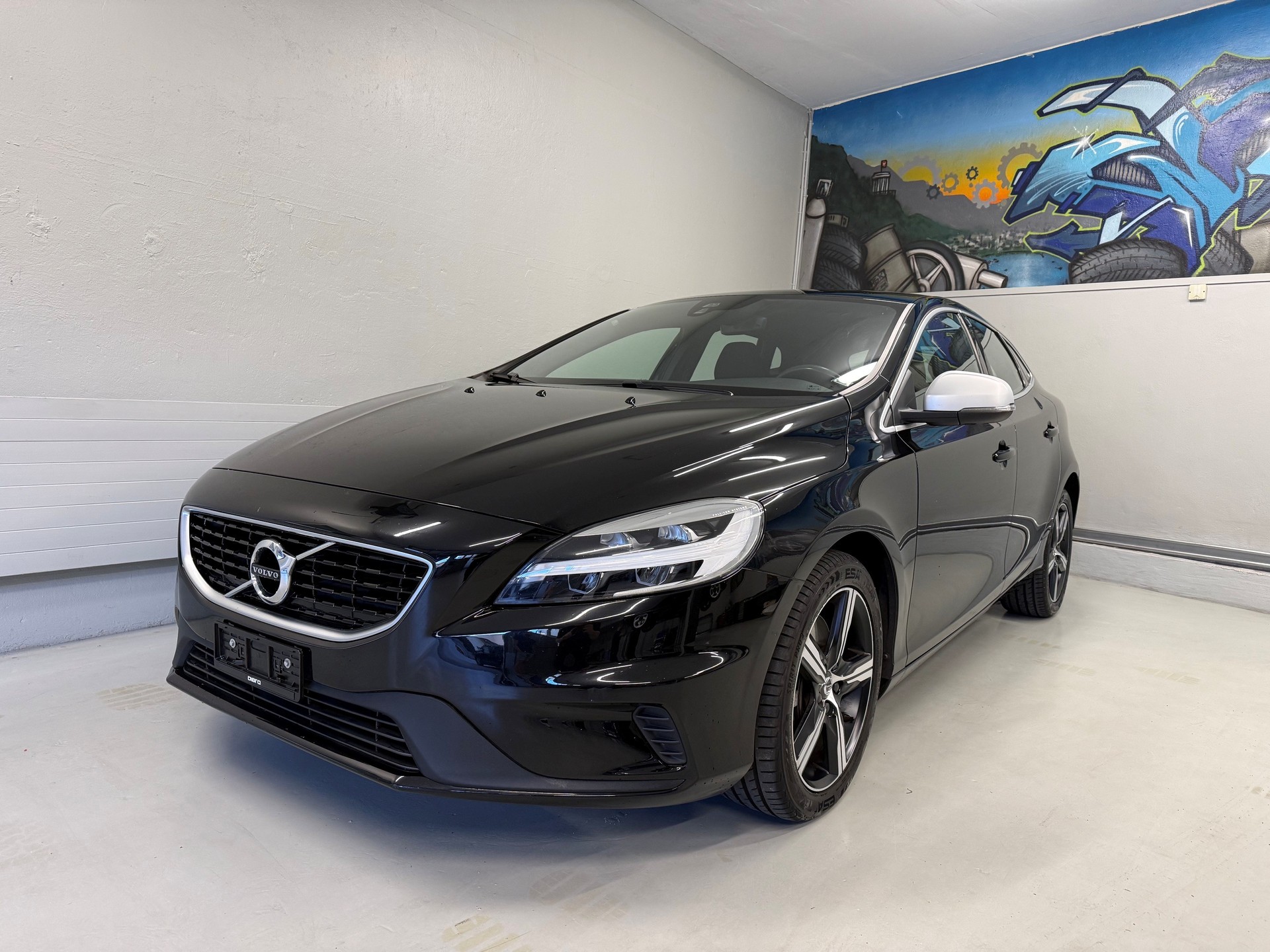 VOLVO V40 T3 Momentum R-Design Geartronic