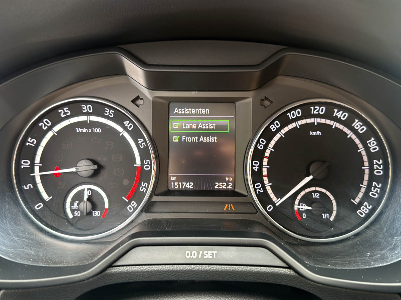 SKODA Octavia Combi 2.0 TDI RS 4x4 DSG-image-11