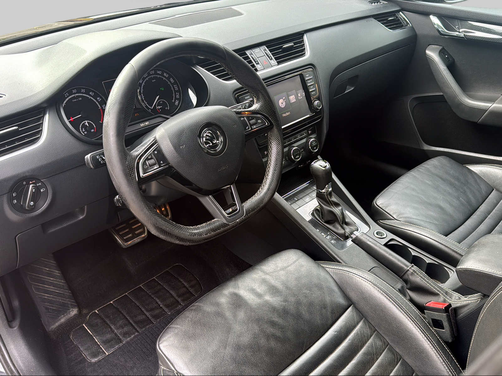 SKODA Octavia Combi 2.0 TDI RS 4x4 DSG-image-7