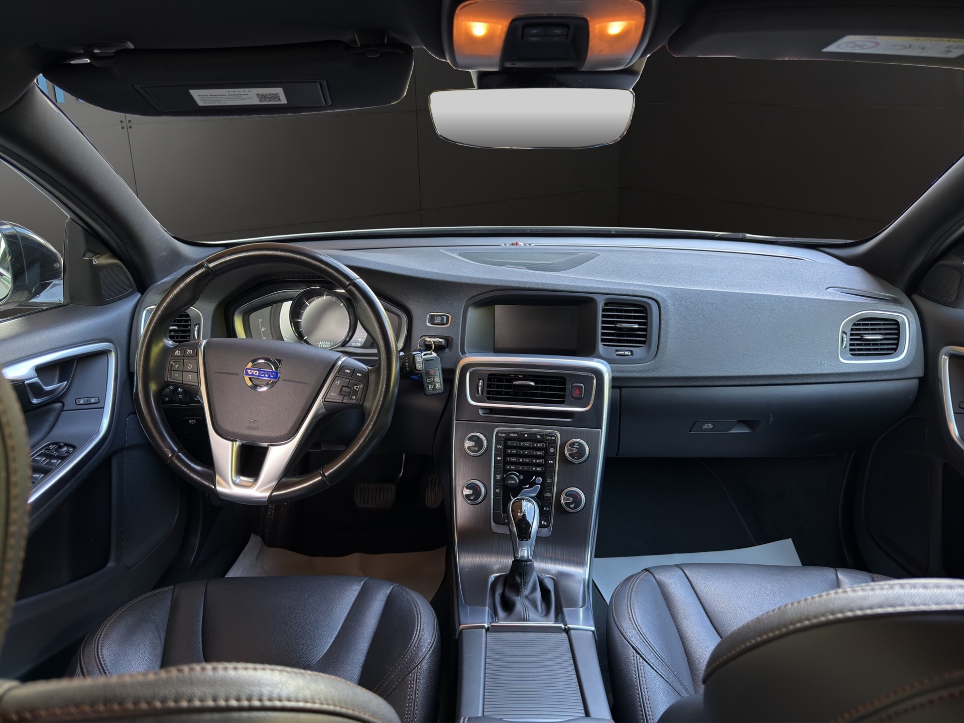 VOLVO V60 Cross Country D4 Kinetic Geartronic-image-3