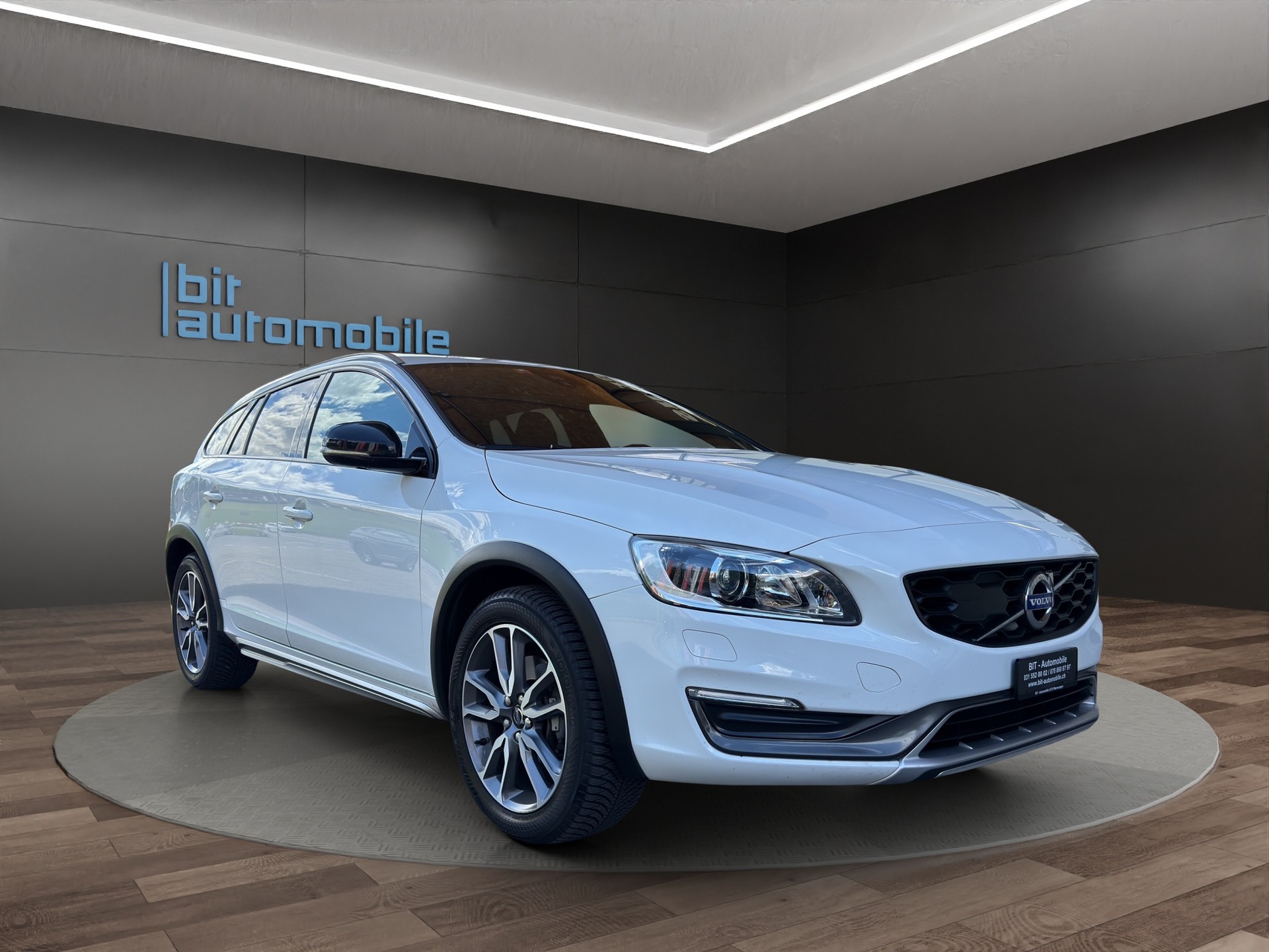 VOLVO V60 Cross Country D4 Kinetic Geartronic-image-9
