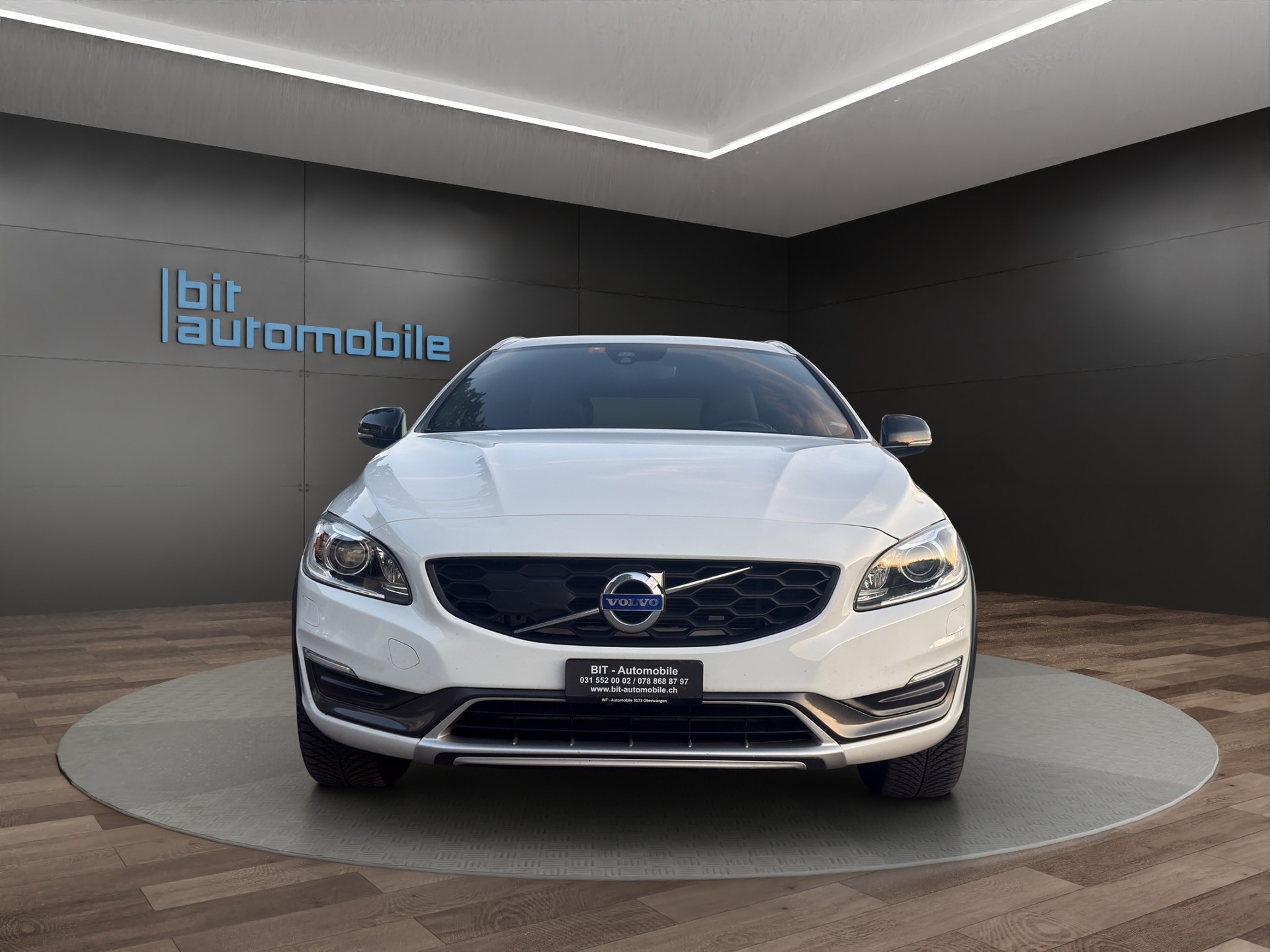 VOLVO V60 Cross Country D4 Kinetic Geartronic-image-1
