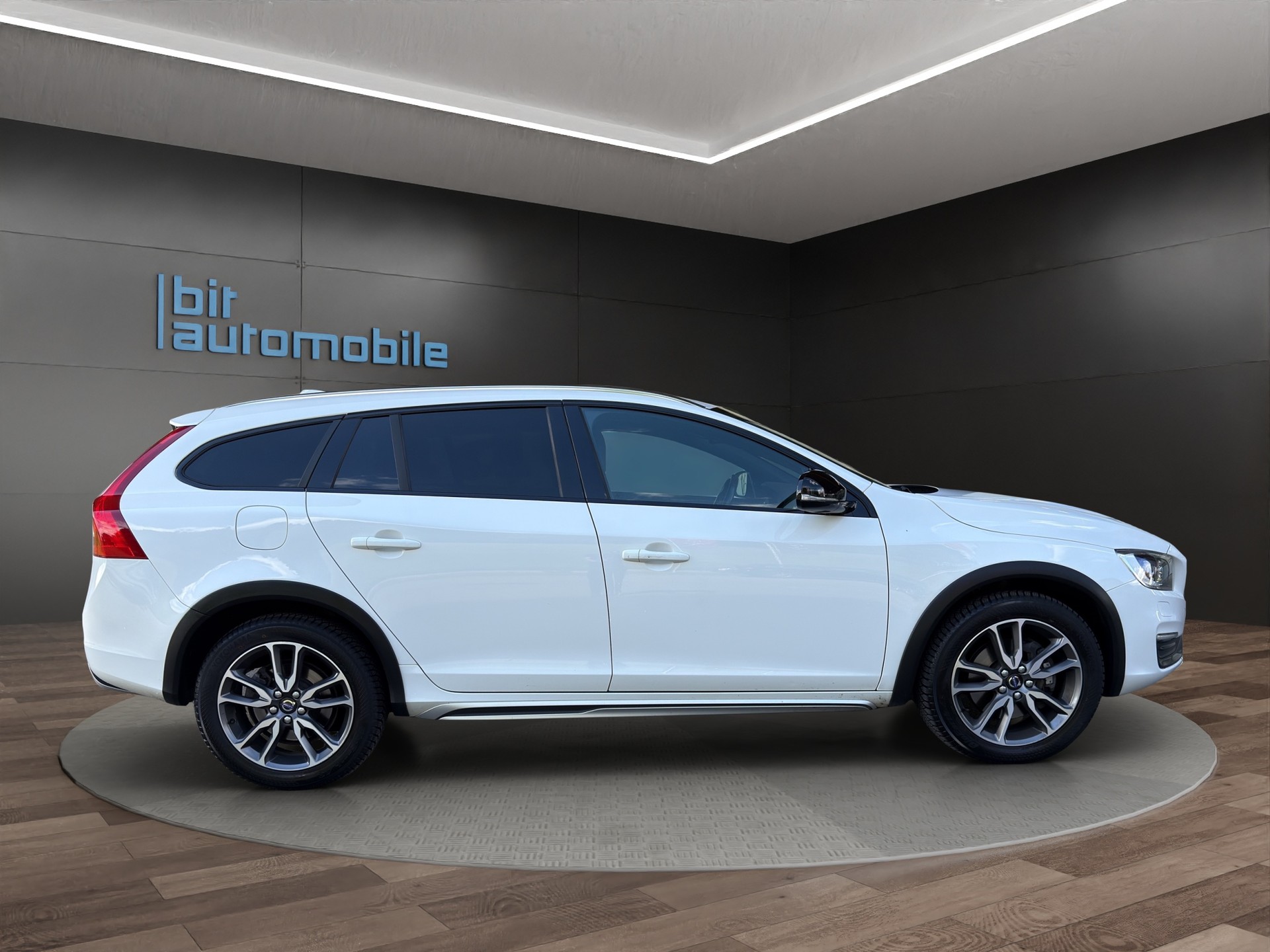 VOLVO V60 Cross Country D4 Kinetic Geartronic-image-8