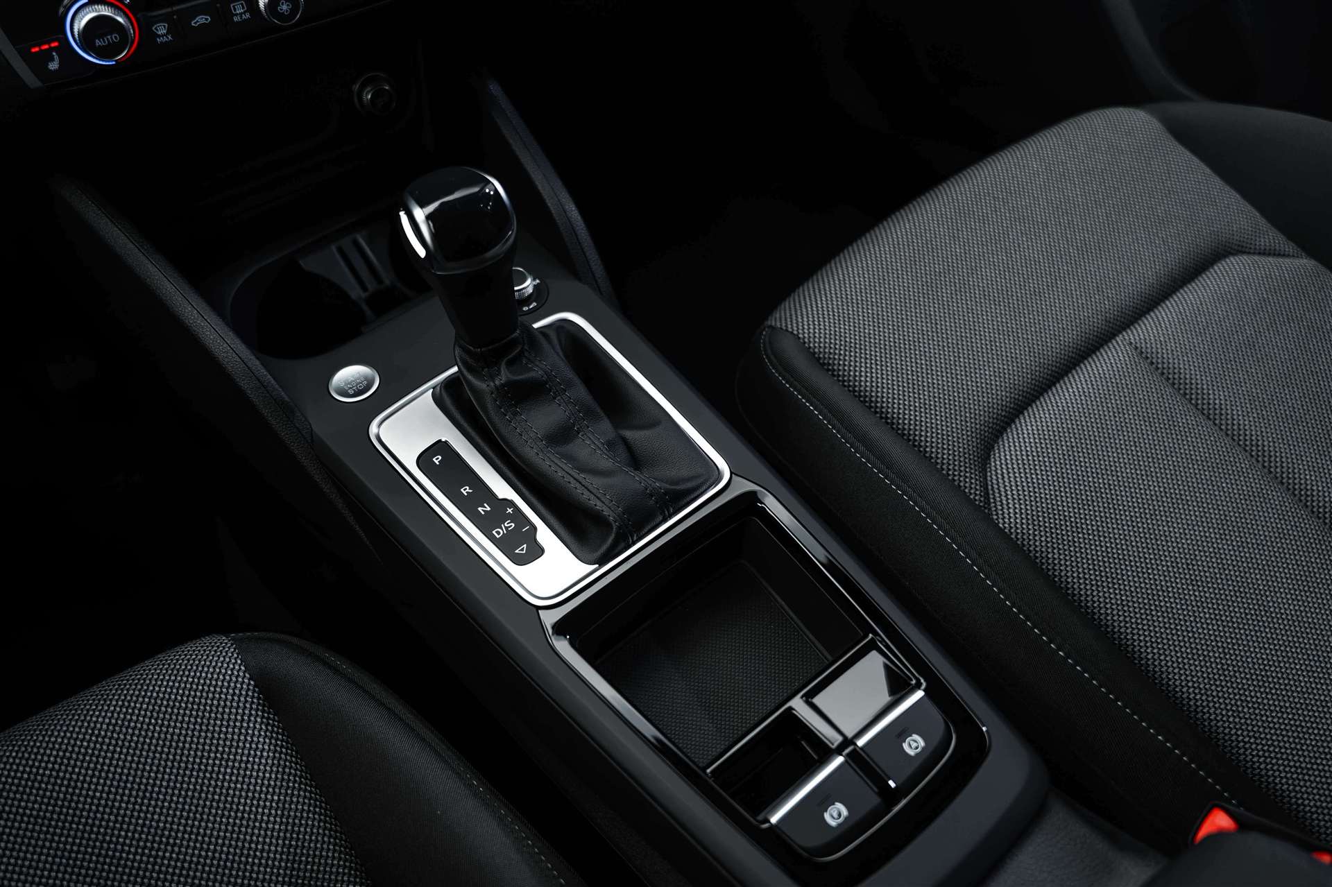 AUDI AUDI Q2 35 TFSi S-Line S-Tronic Automat-image-25