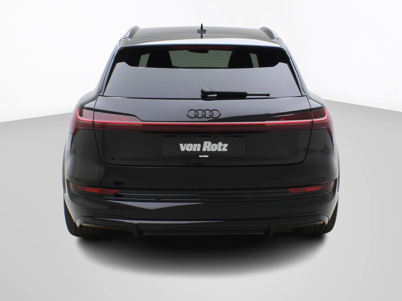 AUDI e-tron S quattro-showroom-element-3