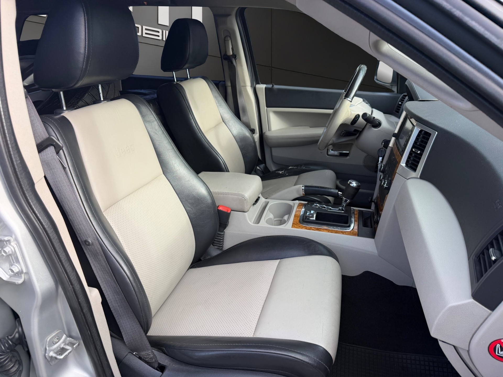 JEEP Grand Cherokee 3.0 CRD Laredo Automatic-image-15