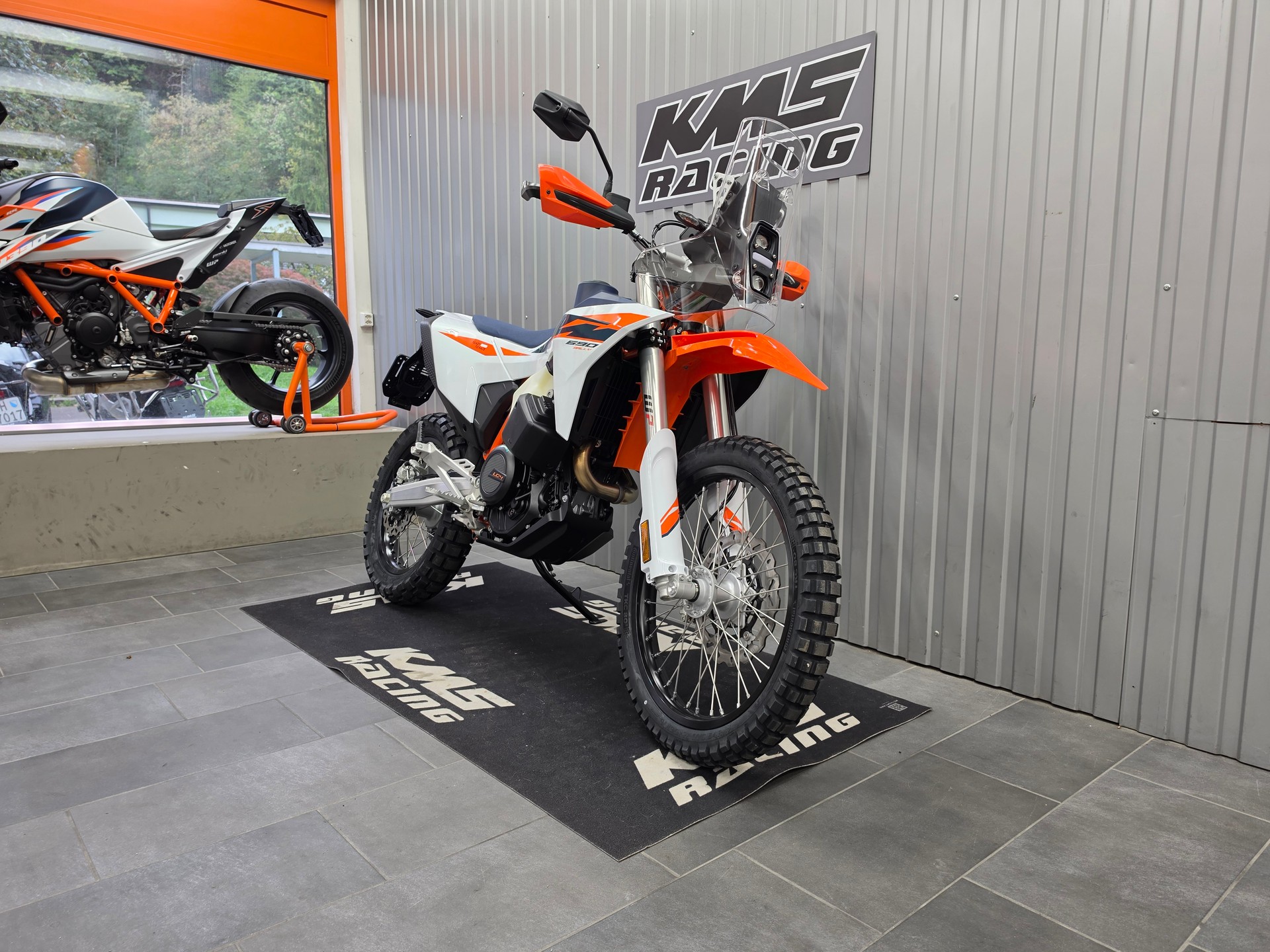 KTM 690 Rally-image-1