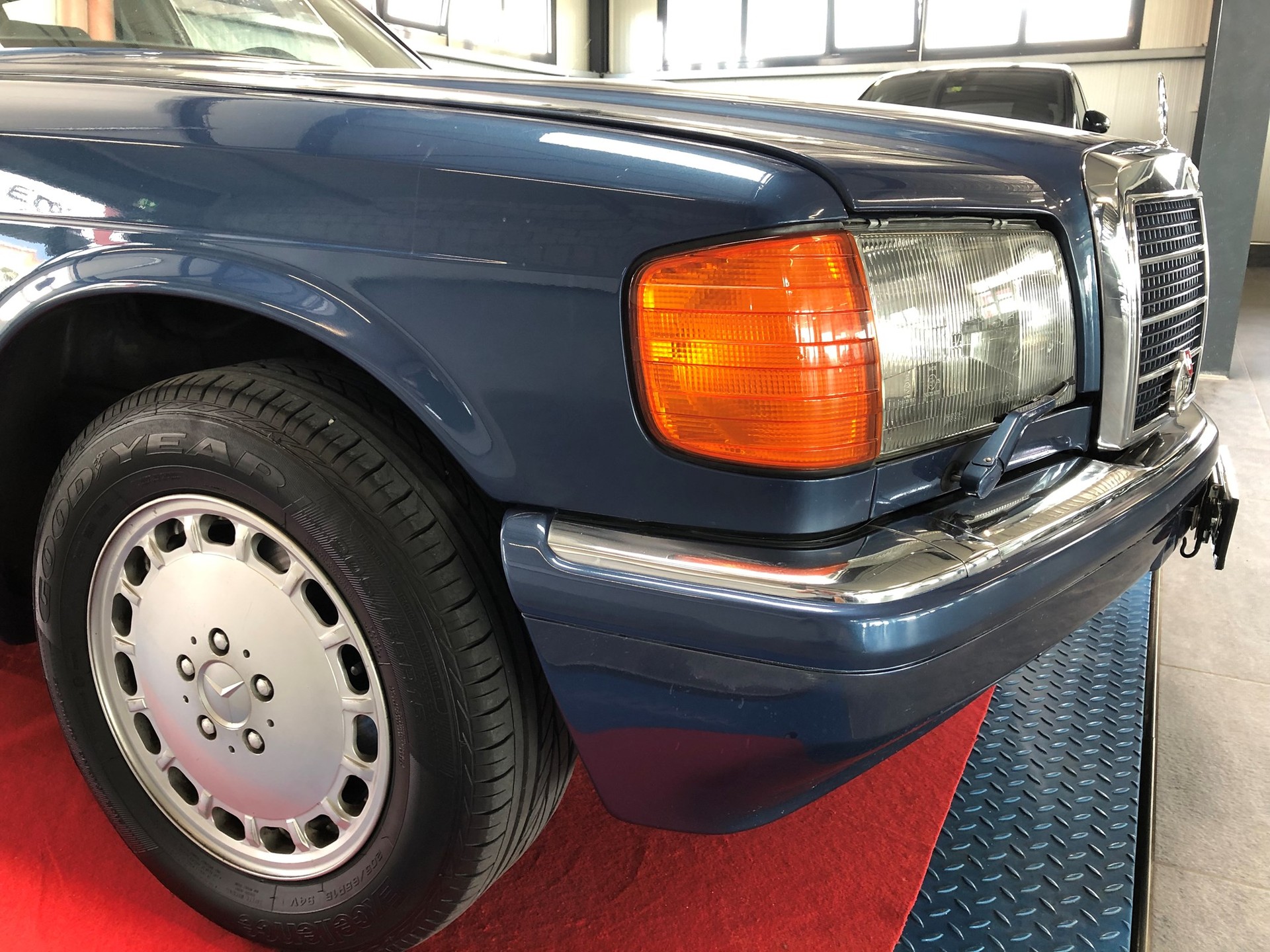 MERCEDES-BENZ 420 SEL-showroom-element-1