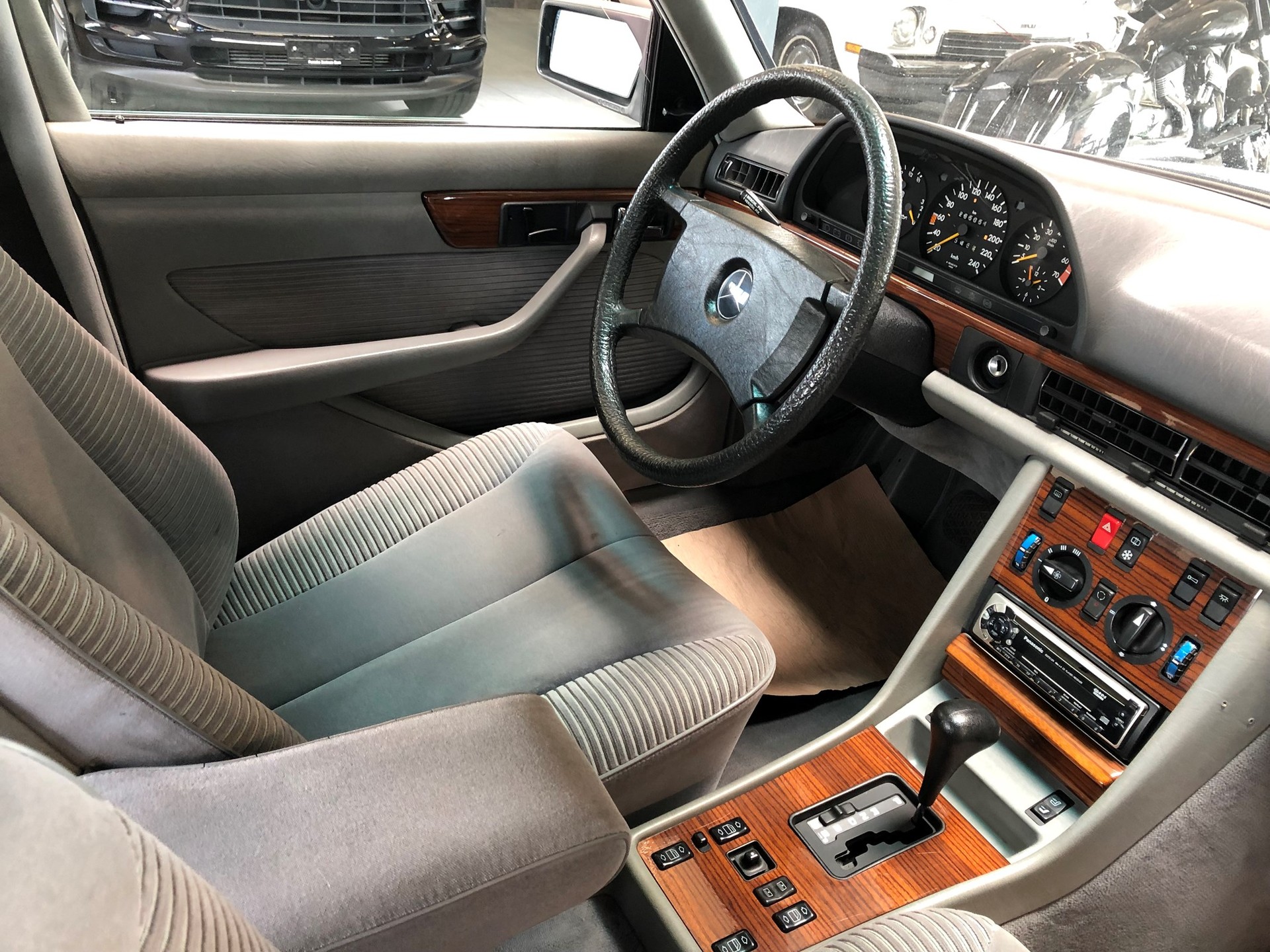 MERCEDES-BENZ 420 SEL-image-13