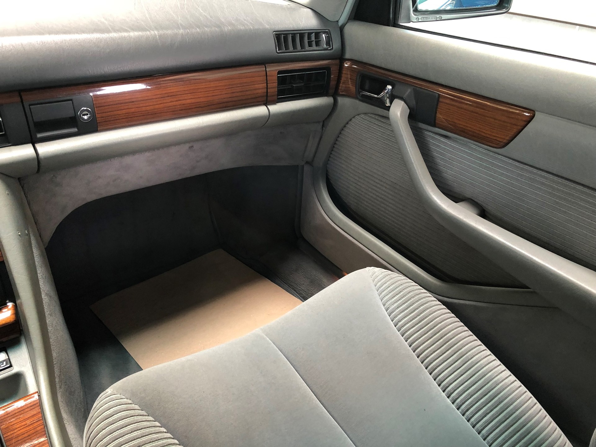 MERCEDES-BENZ 420 SEL-image-30