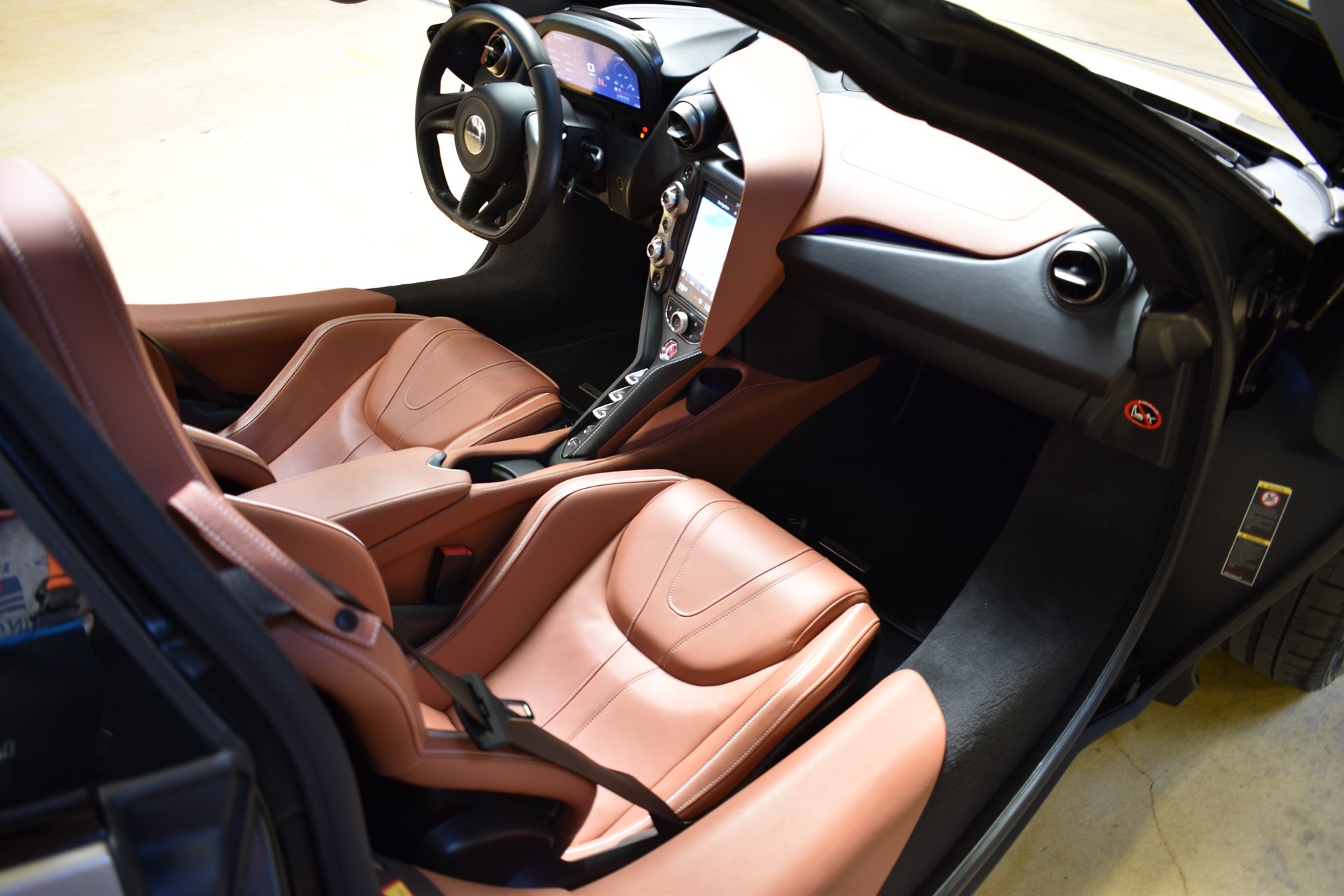 McLAREN 720S Coupé Luxury 4.0 V8 SSG-image-16
