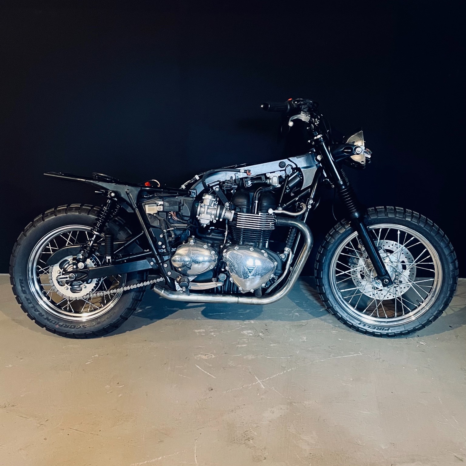 TRIUMPH Bonneville 900 i T 100-image-0