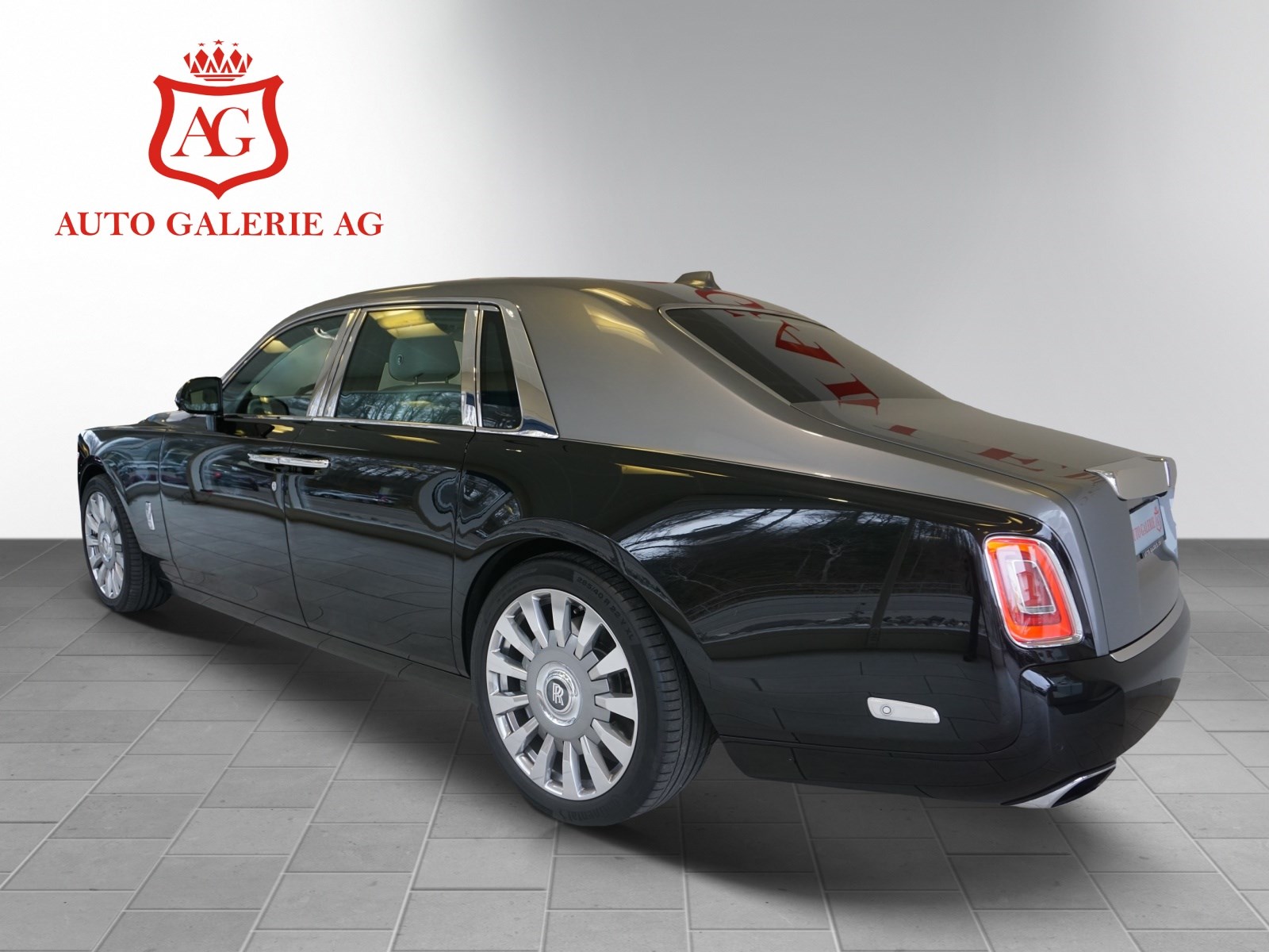 ROLLS-ROYCE Phantom 6.7 V12-showroom-element-1