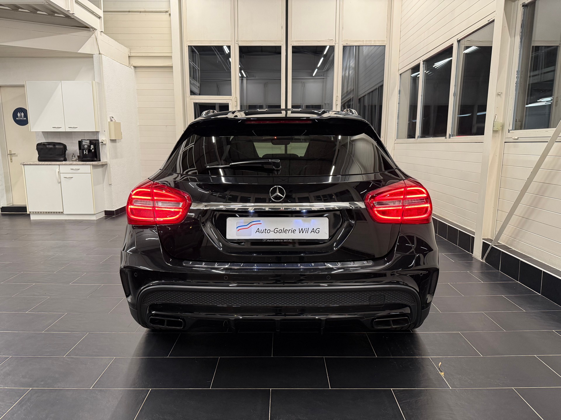 MERCEDES-BENZ GLA 45 AMG 4Matic 7G-DCT-image-4